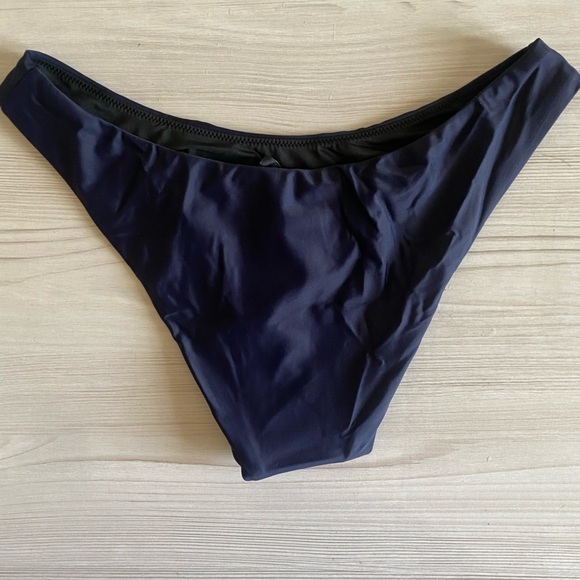 J. Crew NWT Women’s Curved Waist Cheeky Bikini Bottom Navy 50 UPF Protection NEW - Picture 2 of 5